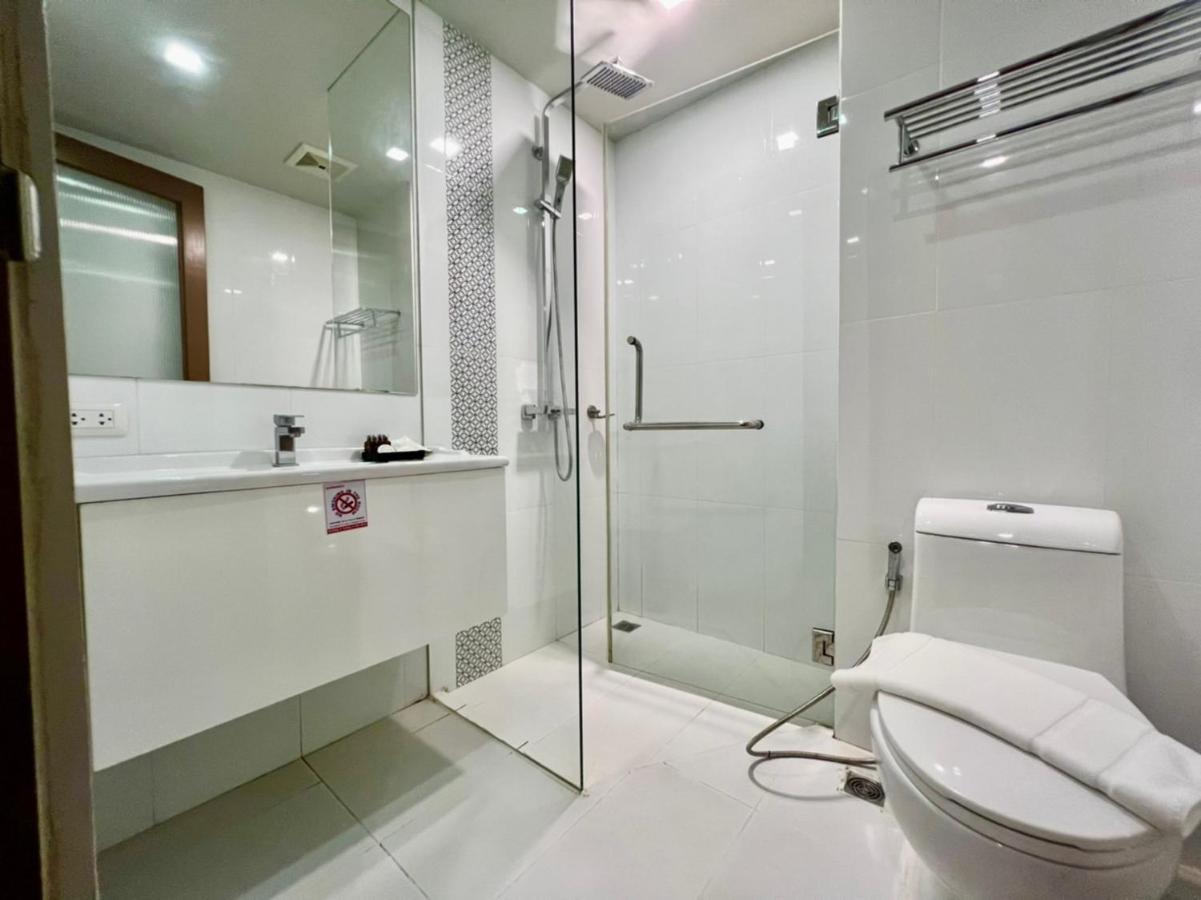 Отель Centro One Patong Экстерьер фото