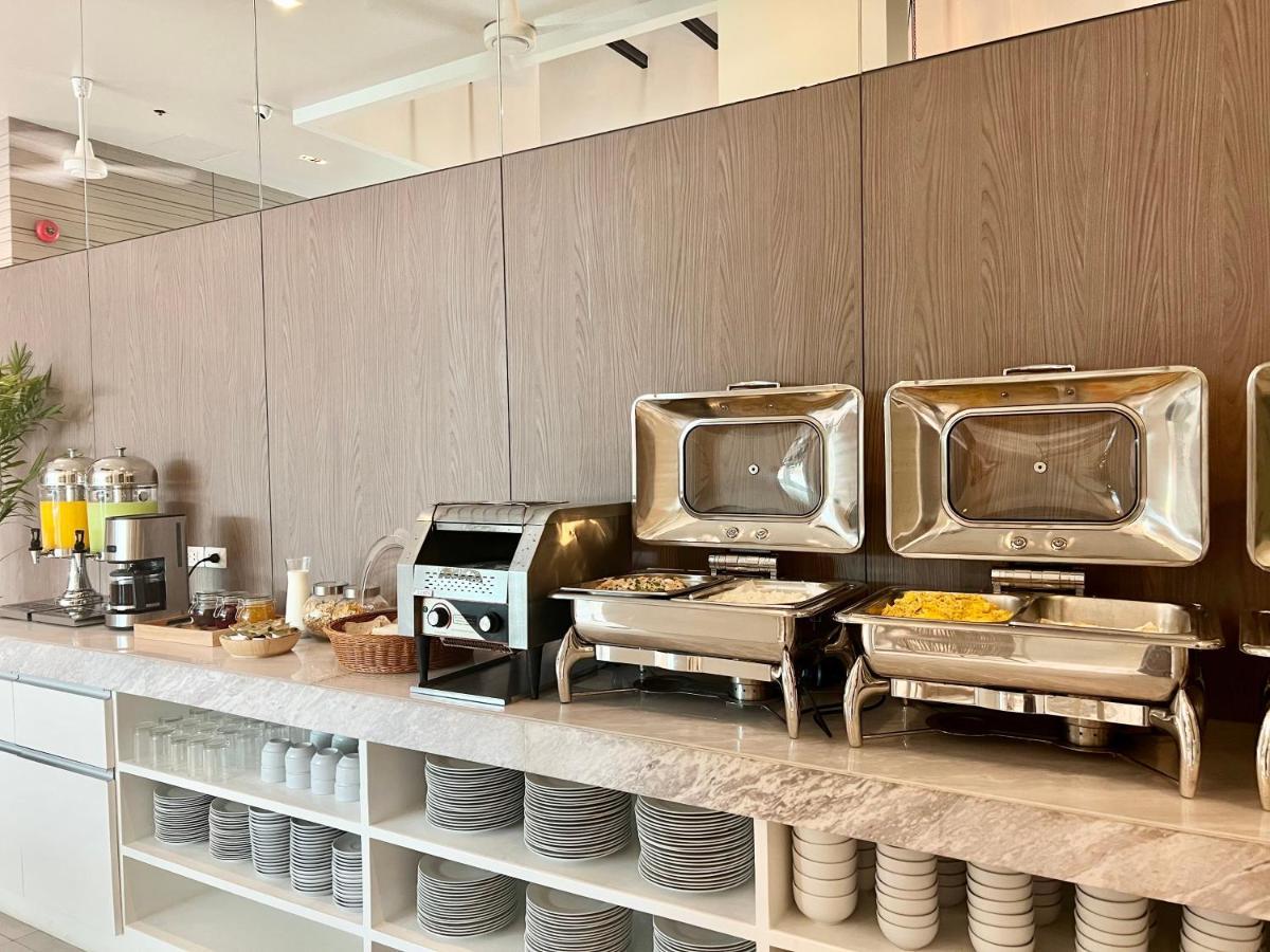 Отель Centro One Patong Экстерьер фото