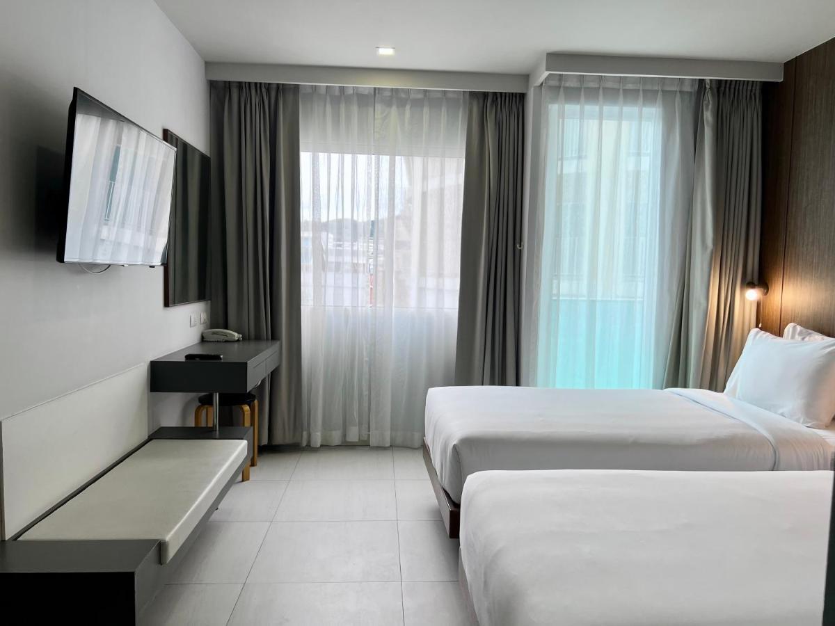 Отель Centro One Patong Экстерьер фото