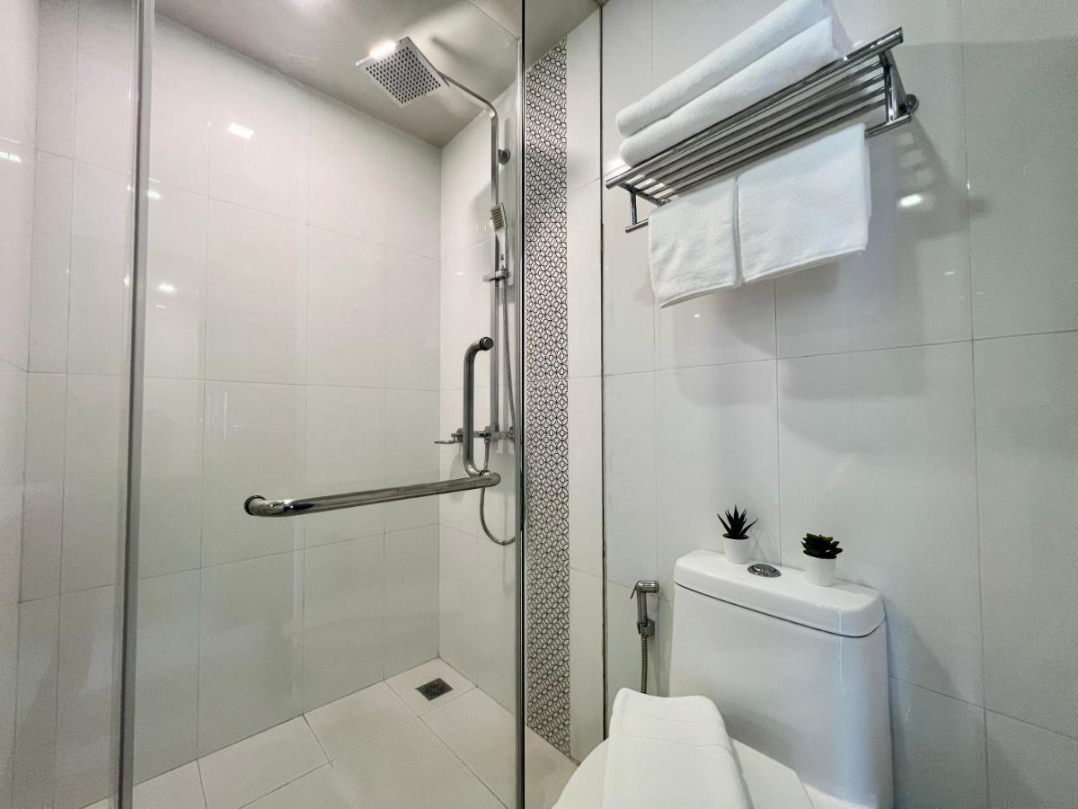 Отель Centro One Patong Экстерьер фото