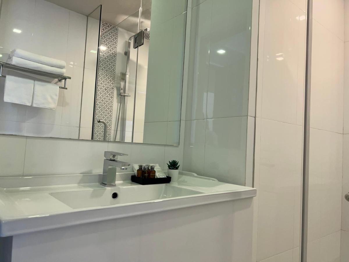 Отель Centro One Patong Экстерьер фото