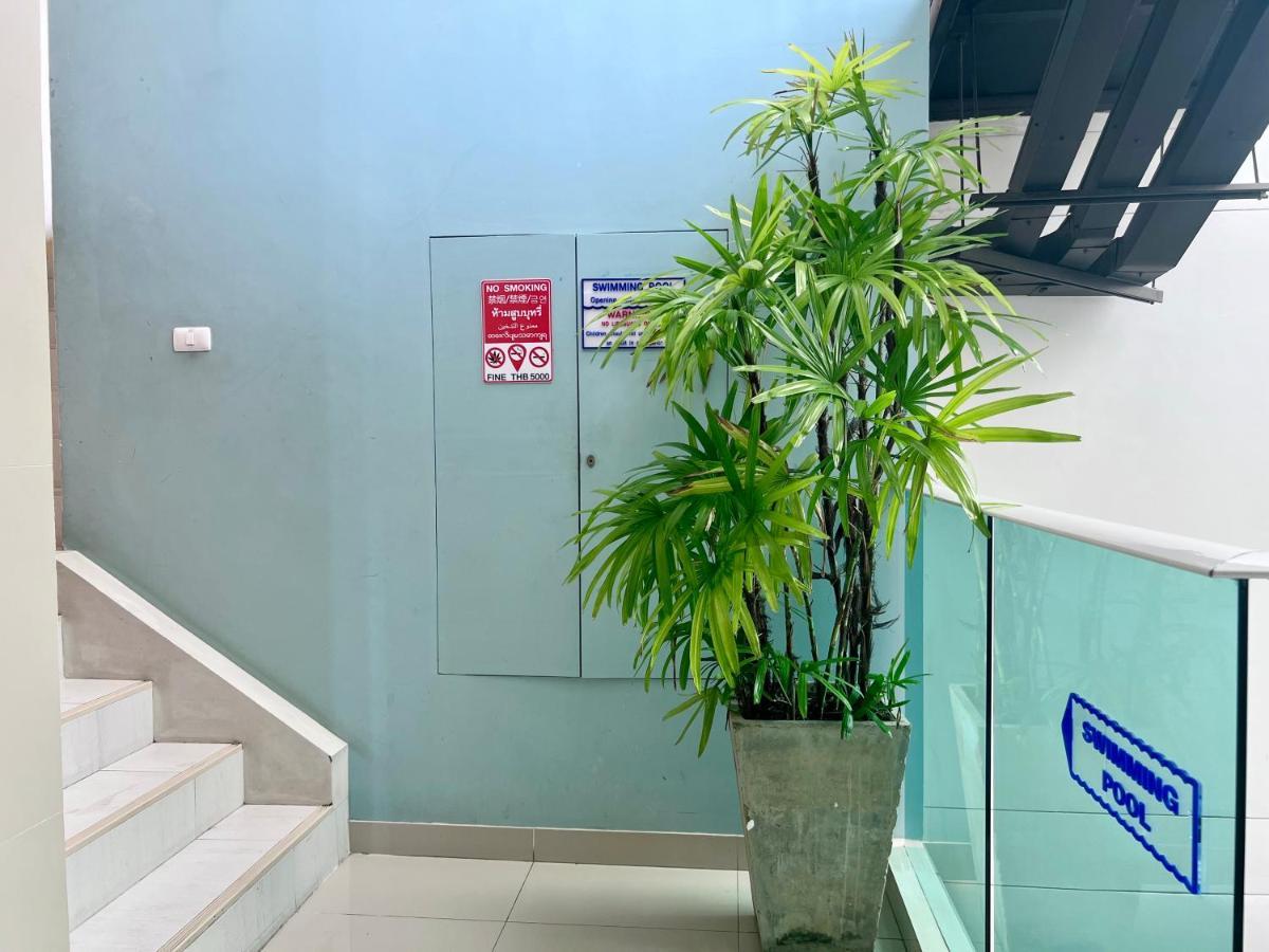Отель Centro One Patong Экстерьер фото