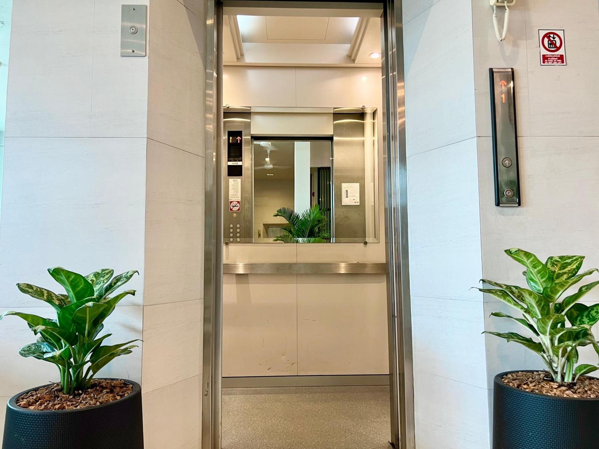 Отель Centro One Patong Экстерьер фото